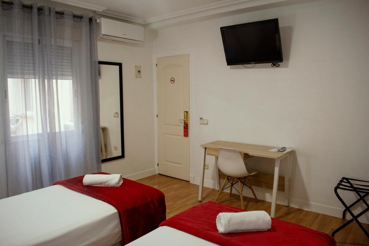 Hostal Artico Madryt Zewnętrze zdjęcie