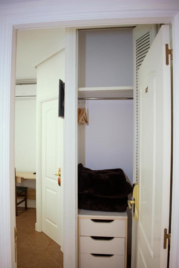 Hostal Artico Madryt Zewnętrze zdjęcie