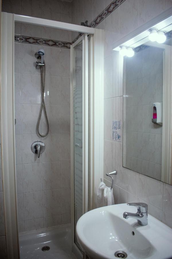 Hostal Artico Madryt Zewnętrze zdjęcie