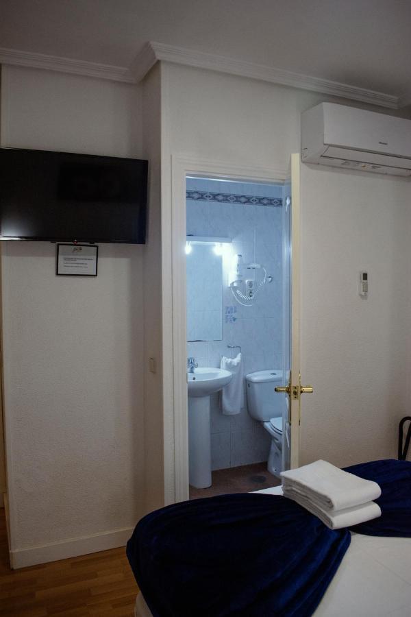 Hostal Artico Madryt Zewnętrze zdjęcie