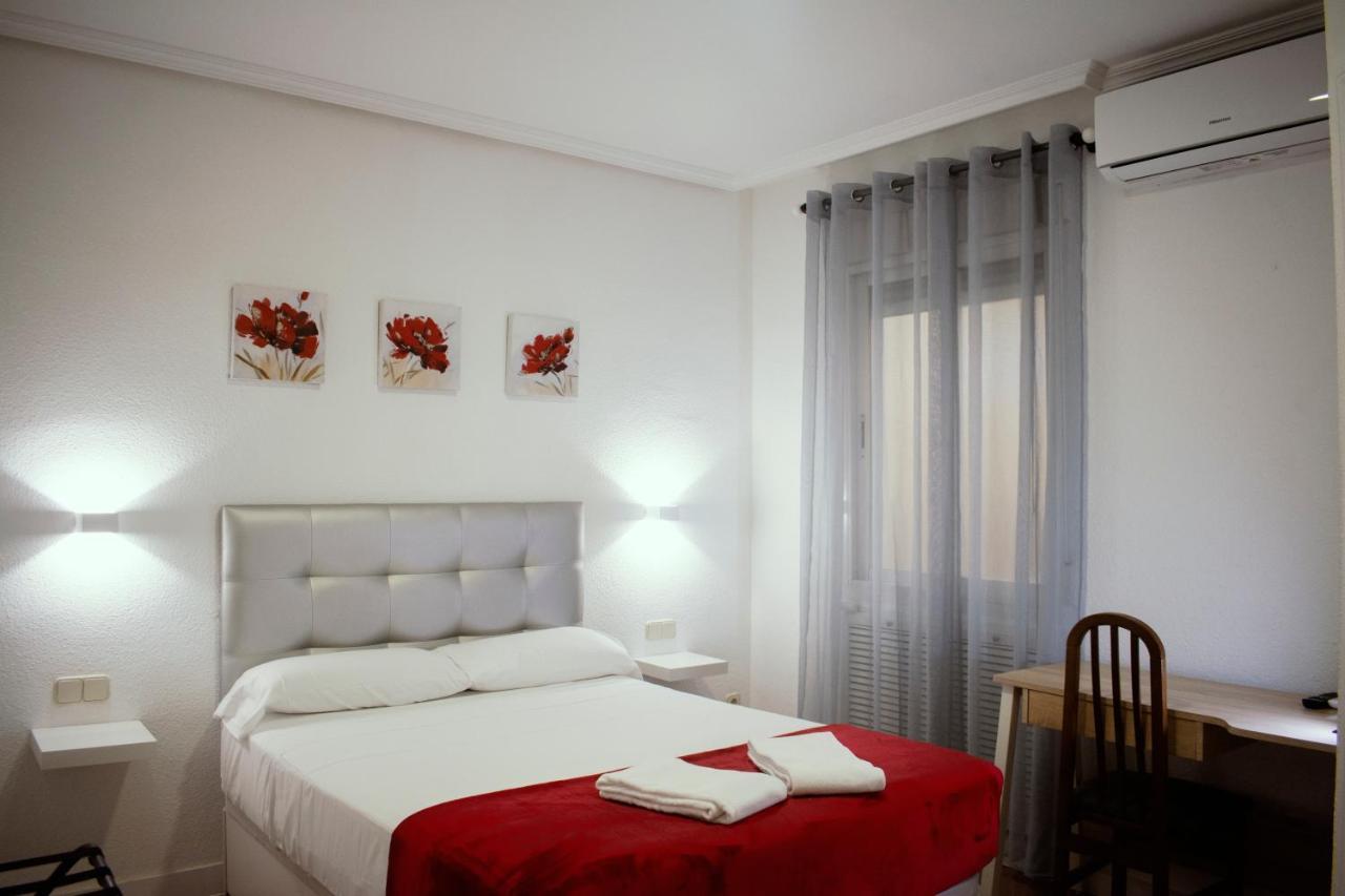 Hostal Artico Madryt Zewnętrze zdjęcie