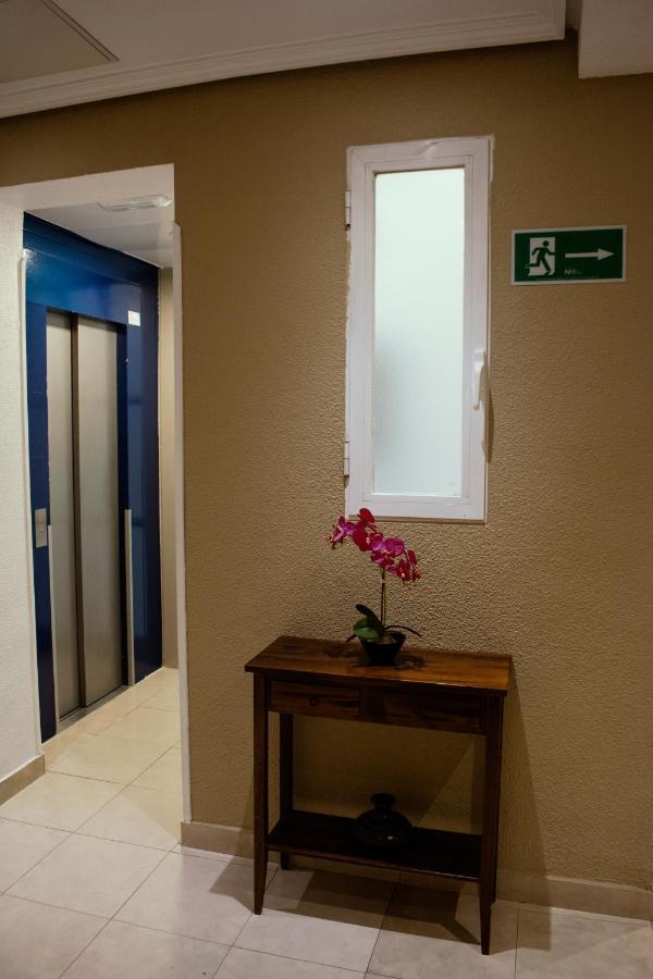 Hostal Artico Madryt Zewnętrze zdjęcie
