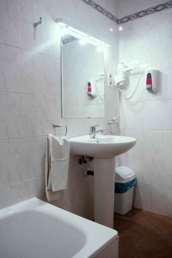 Hostal Artico Madryt Zewnętrze zdjęcie