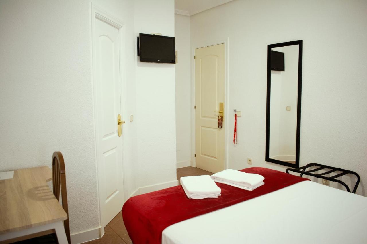Hostal Artico Madryt Zewnętrze zdjęcie
