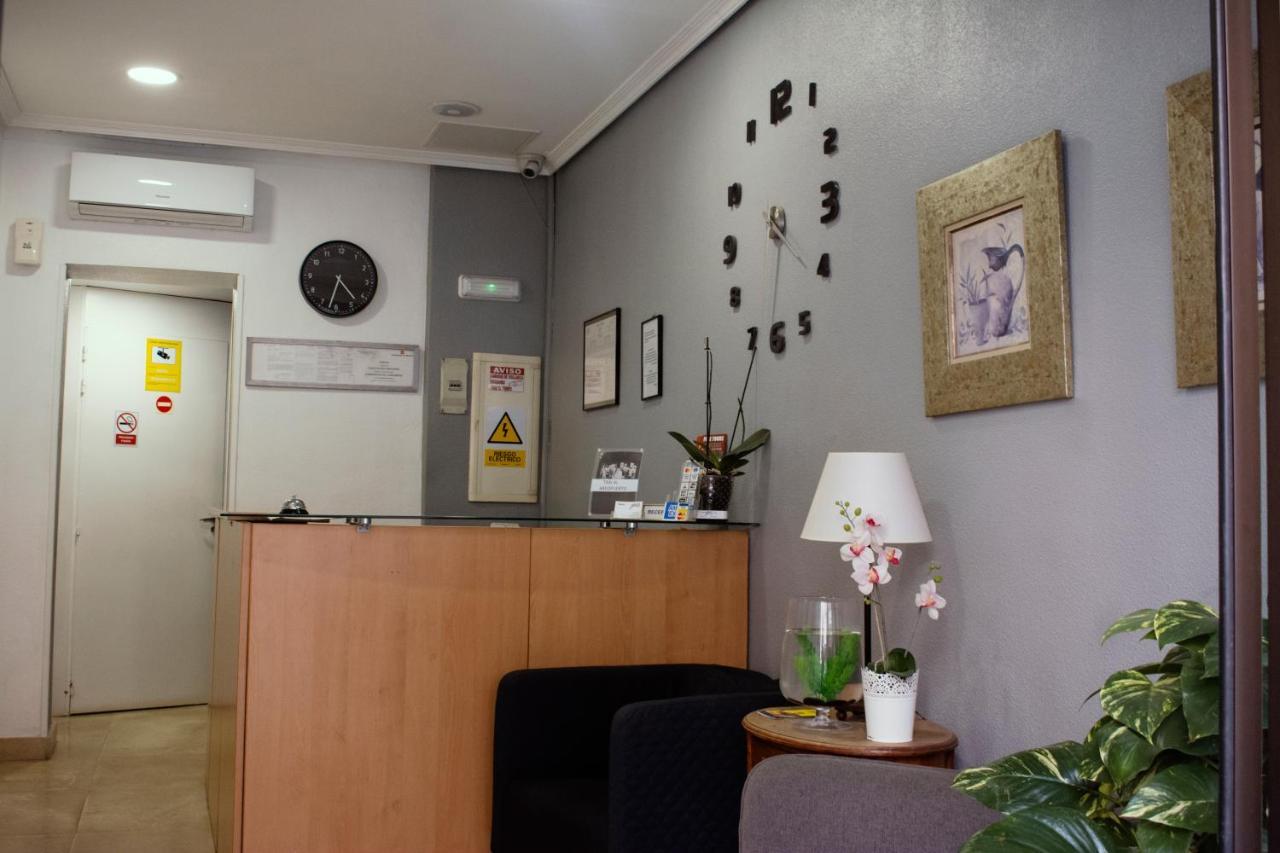 Hostal Artico Madryt Zewnętrze zdjęcie