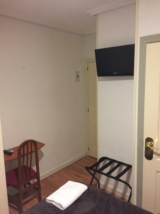 Hostal Artico Madryt Zewnętrze zdjęcie