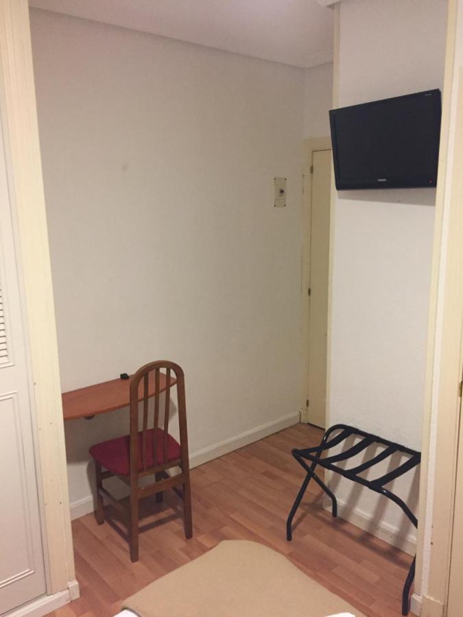 Hostal Artico Madryt Zewnętrze zdjęcie